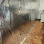 Instalación de aislamiento térmico reflectante en obra de reforma, Ceymar