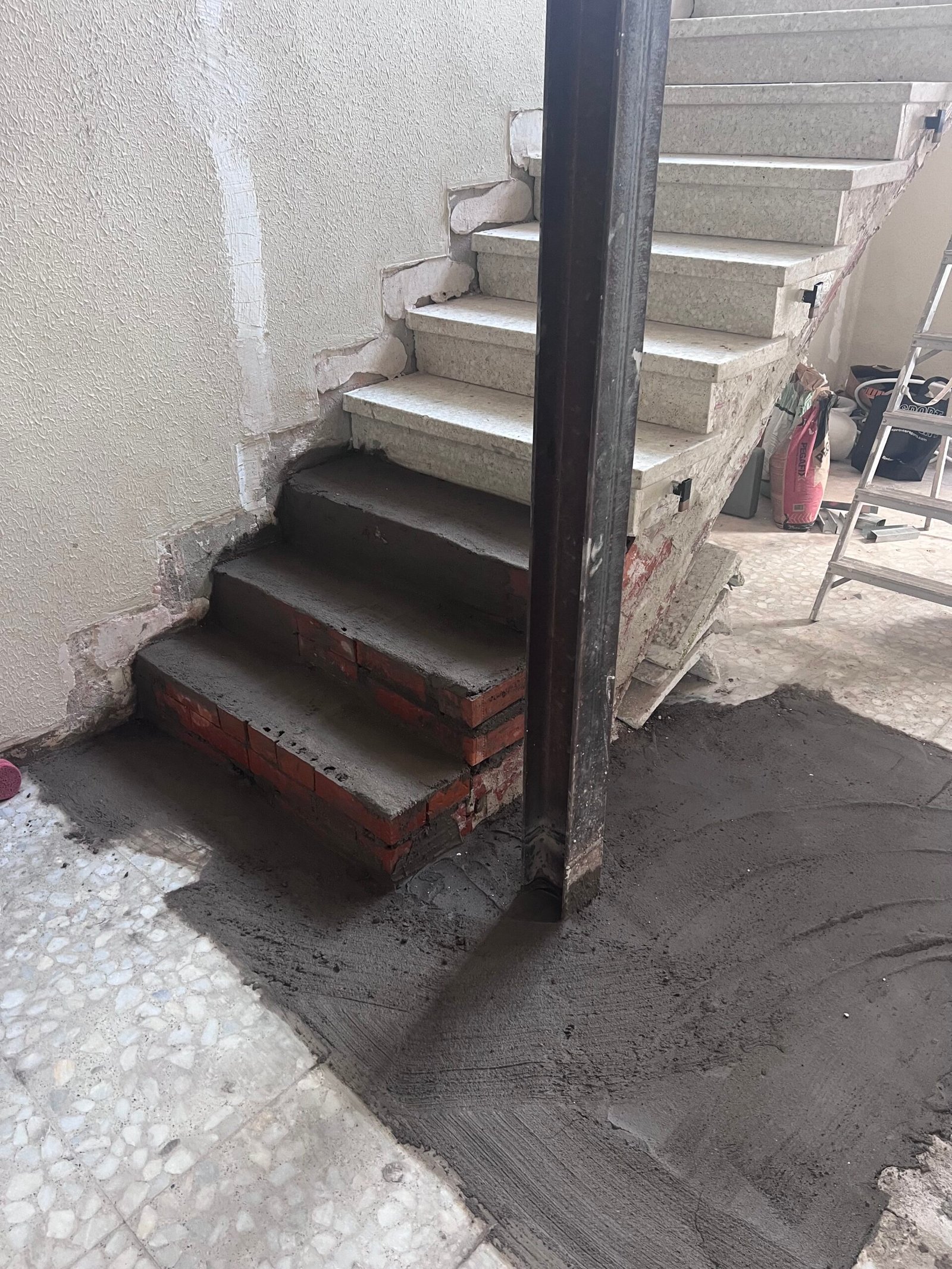 Escalera durante la obra