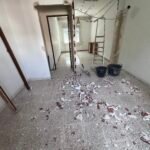 Demolición de tabique en el inicio de una reforma integral de vivienda, Ceymar