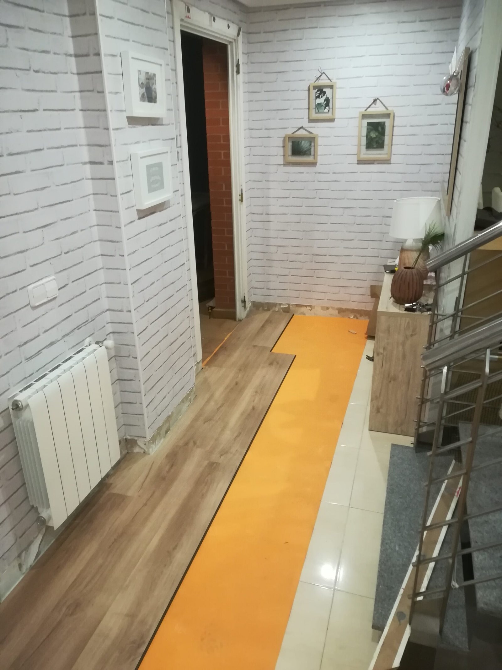 Colocación de tarima junto a la pared